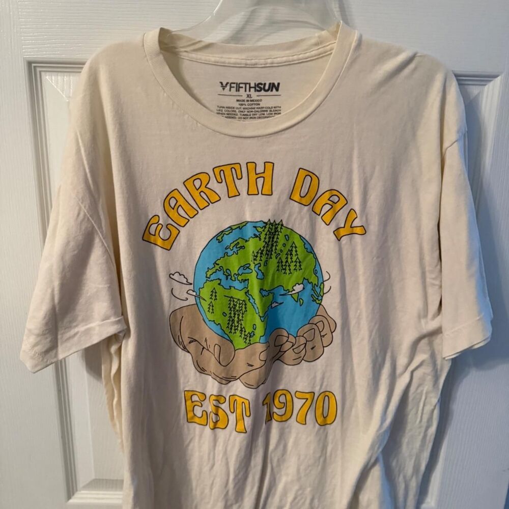 Unbranded Men's Cream and White T-shirt